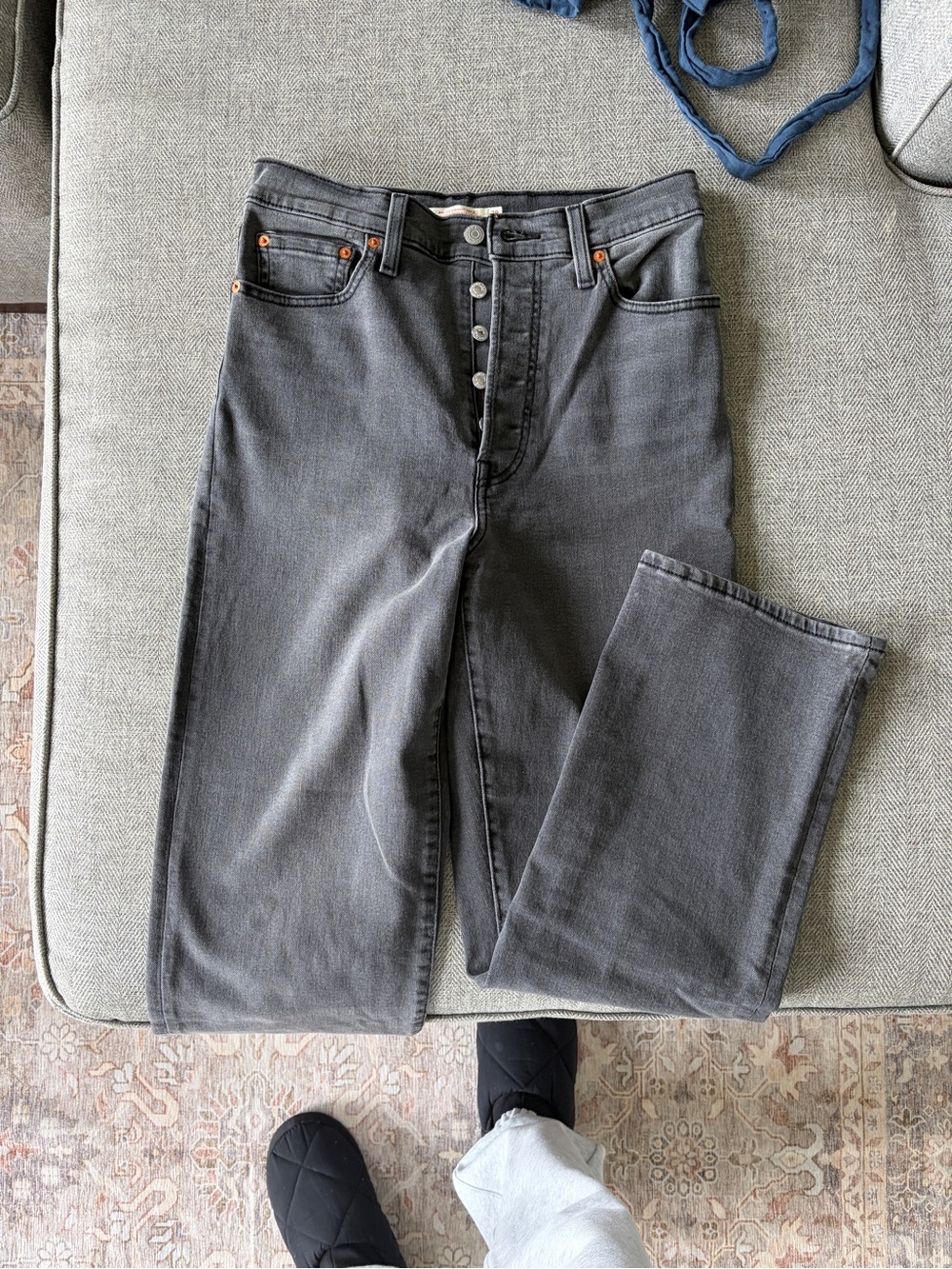 Levi’s ribcage ankle straight 
W28 L29
Like new! Too short for me, worn twice